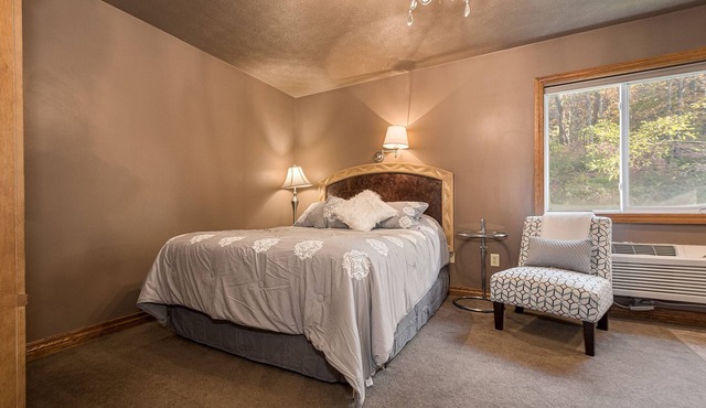 The Jumonville | Jacuzzi Tub Historic Inn Room