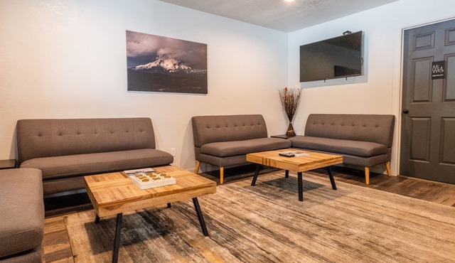 The Junction Hotel and Hostel