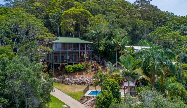 The Junglehouse Noosa Luxury Accommodation-spectacular views,15 mins to Hastings
