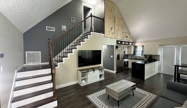 The Jupiter Chalet - Farm House less than 15 mins from the beach