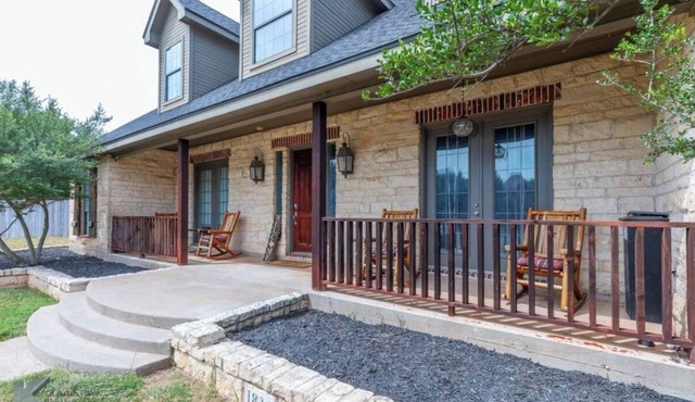 The Kappa House - 7 bedrooms/walk to ACU/sleeps 25/10 car parking lot