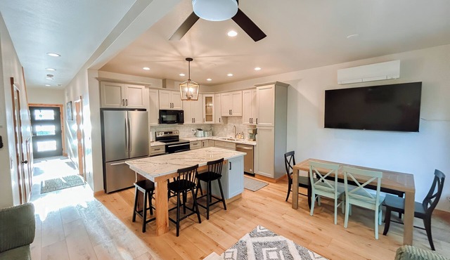 The Kat's meow, 3-bedroom duplex in Nehalem