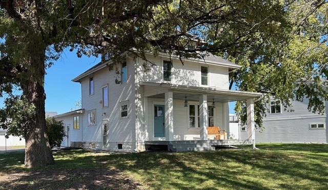 The Kato Farmhouse - Located Near Ball fields, Golf Course, & Bike Trails