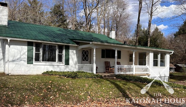 The Katonah House at Lake Mokoma - Pet Friendly with Lake, Beach, & Boat Access.