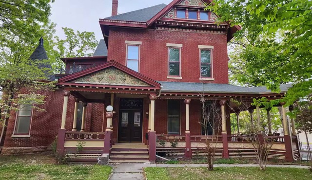 The Keet McElhany Mansion- Historic 5 bed Heart of Downtown