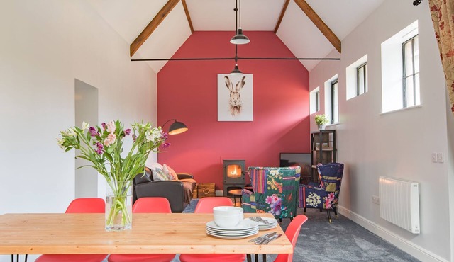 The Kennels by Bloom Stays - sleeps 4 guests in 2 bedrooms