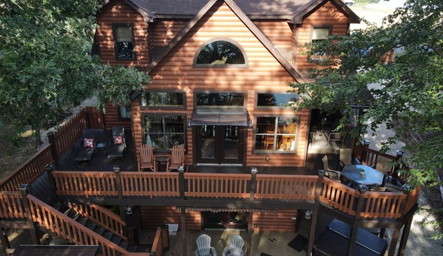 The Kentucky Kajun! A Beautiful 5 Bed/4 Bath Cabin On Barren River Lake.