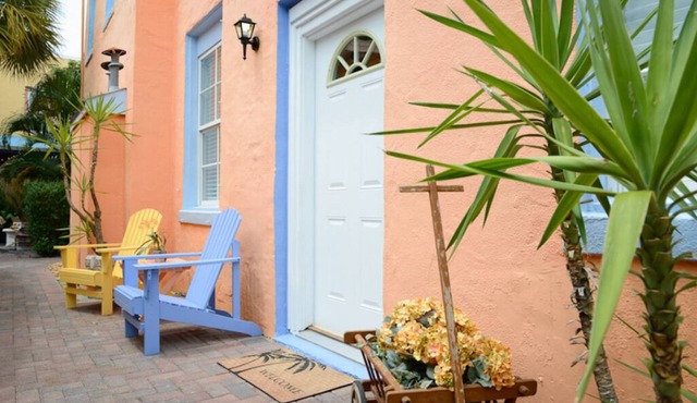 THE KEY WEST SUITE AT OLD COLORADO INN