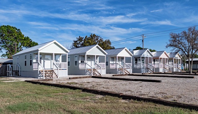 THE KEYS OF POC Unit #6 One bedroom cabin with loft and bunks and AC