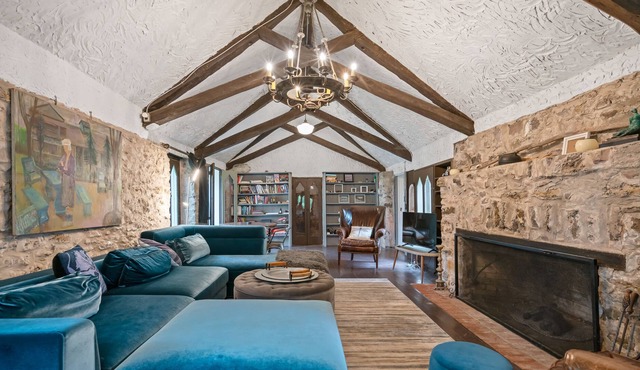 The Kimble Estate: Waterfront-History-Extra Special