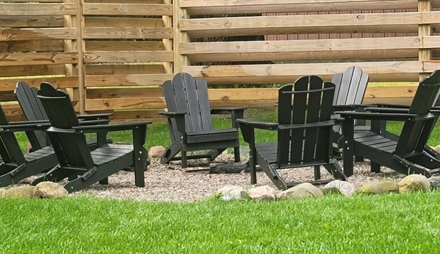 The King Ranch, Hot Tub, King Beds, Fireplace, nJust outside of Traverse City n
