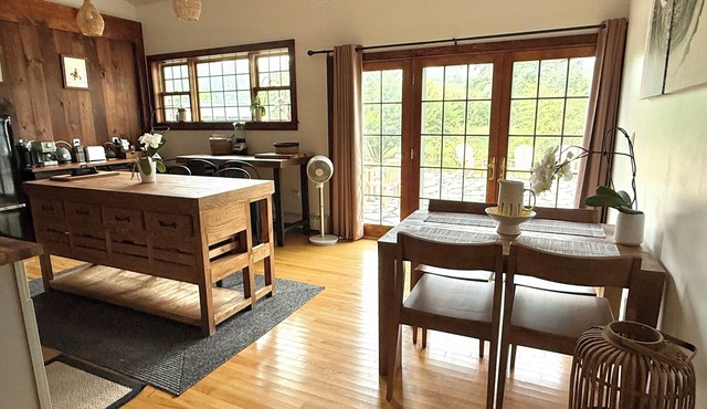 The Kingfisher 2 BR "Where the Wild Things Are" Author's Retreat with Pickleball