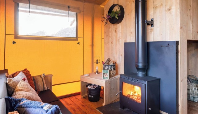 THE KINGFISHER SAFARI TENT - PETS WELCOME in Greenfield