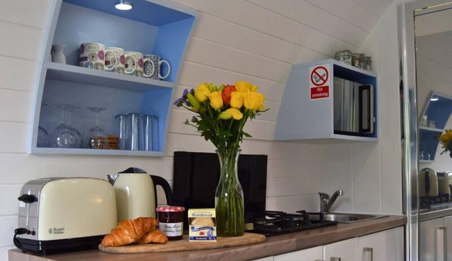 The Kingfisher’s Burrow, The Kingfisher's Burrow Riverside Stay