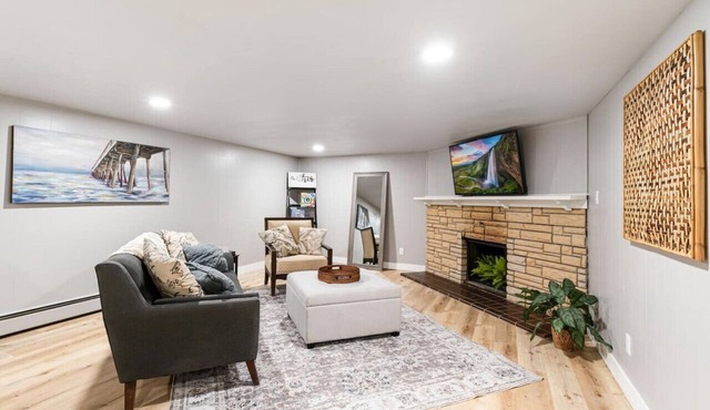 The King’s Nook | Lakewood Hot Tub Hideaway
