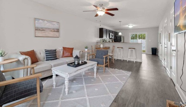 The KINGS Suite Sleeps 6 2Bedroom 2 1/2 Bath