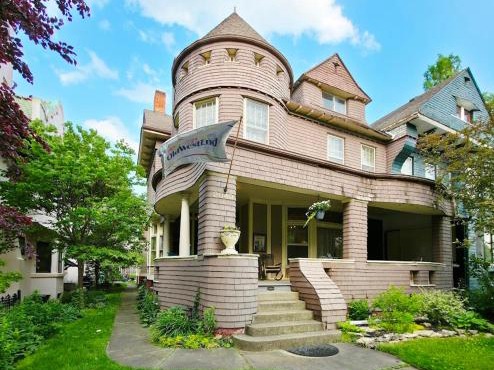 The Kings Throne Inn and Guest House