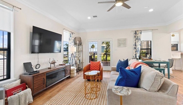 The Kipp House! Luxury home walking distance to Boardwalk!
