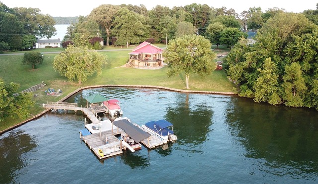 "The Kiser Cottage" #1 on Lake Norman w/Pontoon