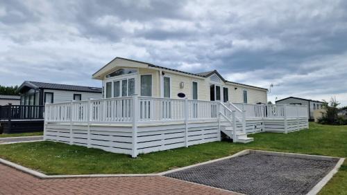 The Knightsbridge Luxury Stay, The Boulevard, Green Lawns