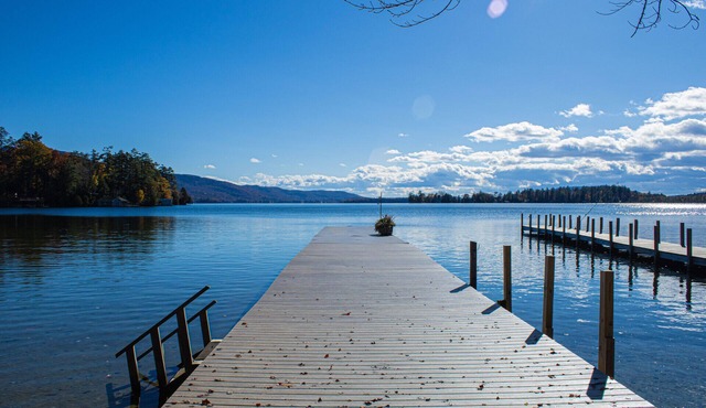 The Knot Hole - Log Cabin and Boat Slip on Lake George