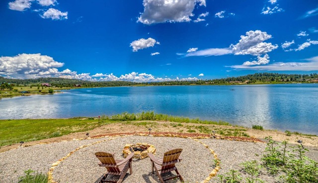 The Knotty and Nice: Lake, Hot Tub, Pets Considered, Fireplace, Games, Paddleboards, 6 Min to Uptown