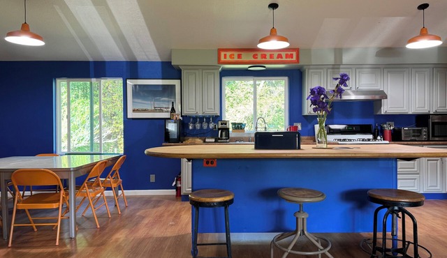 The Knotty Oak - Schoolhouse - House #3 of 3 - Walk to wineries/dinner in Philo!