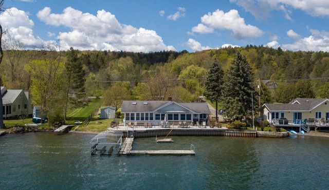 The Kove - Lakeside Living with Spectacular Views!