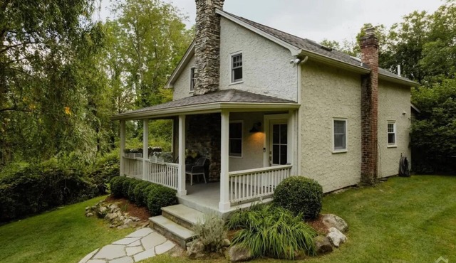 The Kripplebush Farmhouse: Hot Tub, Pool and WBF!