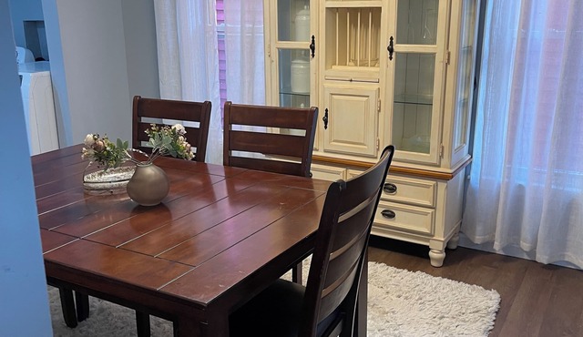 The L's Luxury 4 -Spacious 4-bedroom house with AC, fitness room in WEST Buffalo