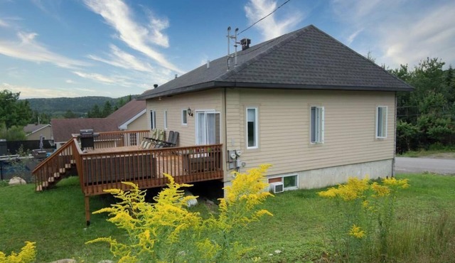 The Laurentians: 3BR with Large BackyardnUnit is in prime Sainte Agathe location