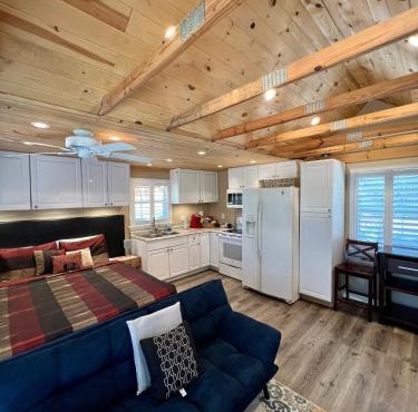 The Lake Alfred Citruswood Cabin