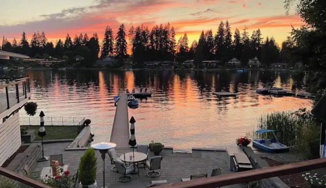 The Lake Cottage at Camp Midles