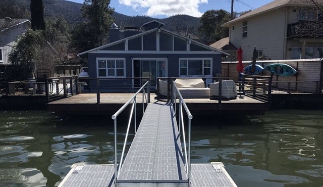 The Lake Cottage on Soda Bay-Pet Friendly, Private Deck, Dock & Kayaks