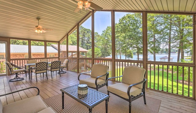 ‘The Lake Escape’: Boat Dock, Fire Pit, Kayak!