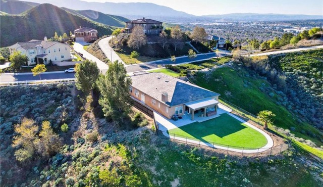 The Lake Hills Reserve House