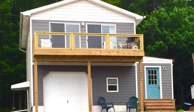 The Lake House 3 miles from Elk Mountain Ski Resort. Mountain Views