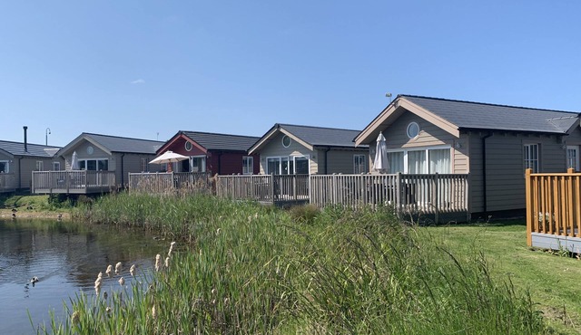 The Lake House - a meadow lodge that sleeps 4 guests in 2 bedrooms