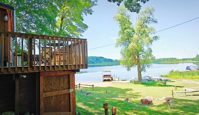 The Lake House: A peaceful waterfront retreat