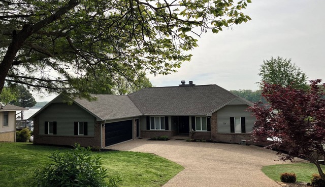 "The Lake House at Bella Vista". LAKEFRONT access to beautiful Loch Lomond!