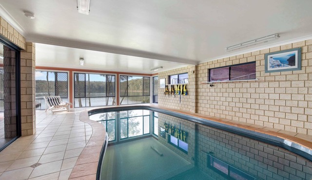 The Lake House - Holiday Home