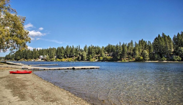The Lake House in Rathdrum with Beach and Fire Pit