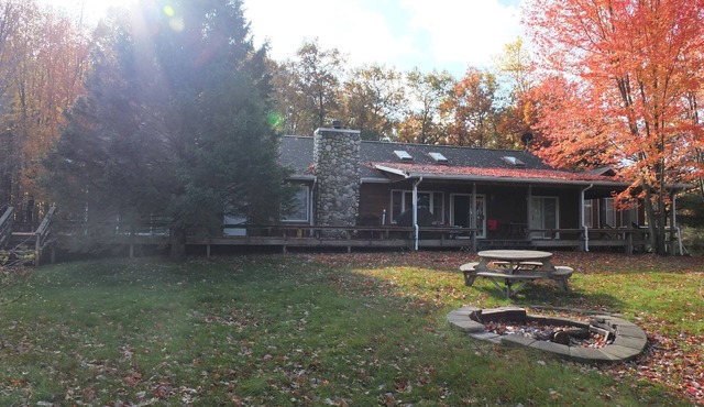 The Lake House - INDOOR SPA AND PRIVATE LAKEFRONT!