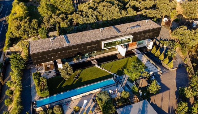 The Lake House - Luxury Villa in Madrid