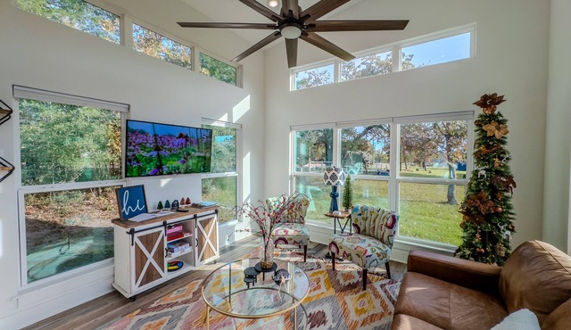 The Lake House, Pond, 3 Min to Lake, Pets Ok