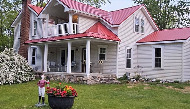 the "LAKE HOUSE" - PONTOON INCLUDED