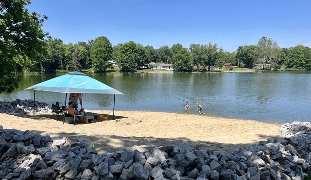 The Lake House - Quiet Lakefront Living!