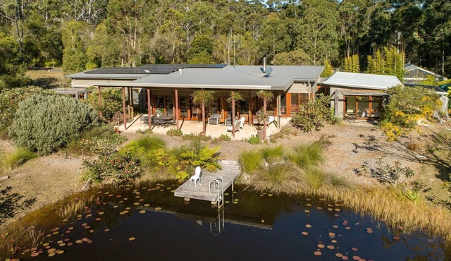 The Lake House - unique lake house close to Seal Rocks