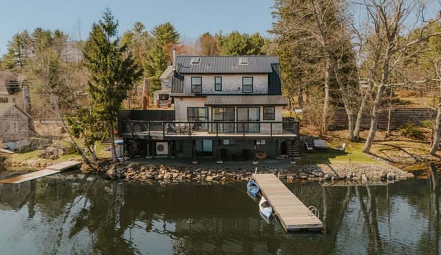 The Lake House with Kayaks and Bikes on the waterfront