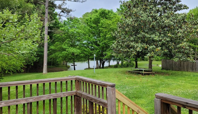 The Lake House, vacation at the lake shore